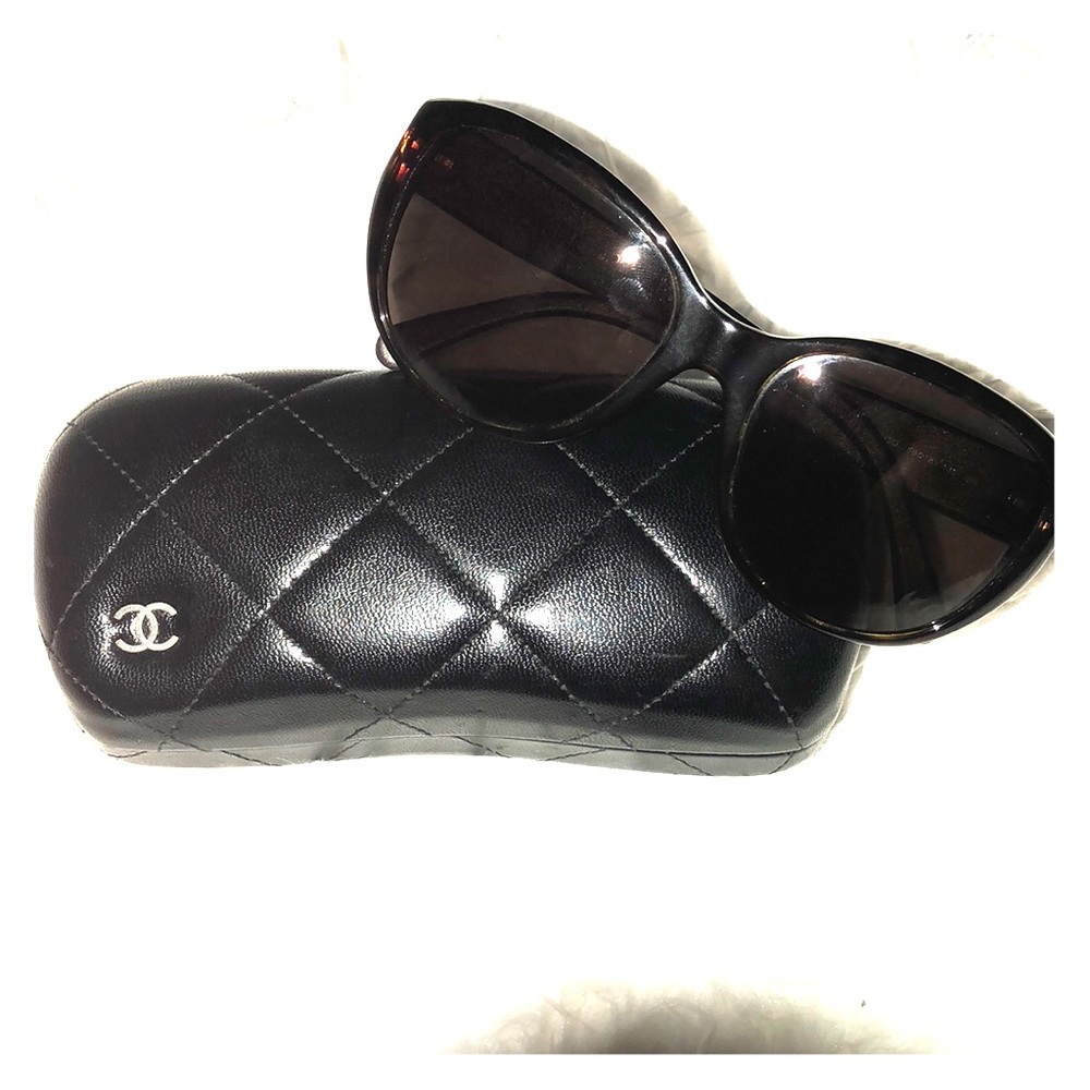 CHANEL Sunglasses& Case!☑️‼️